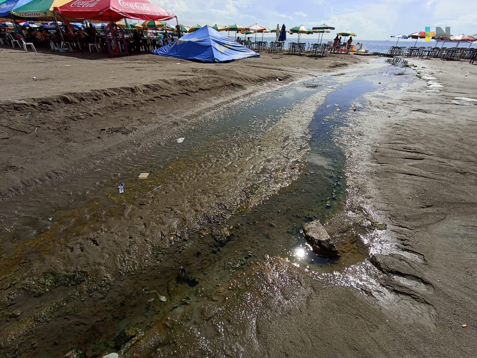 Drenaje pluvial mal colocado afecta a palaperos de  playa de Villa del Mar