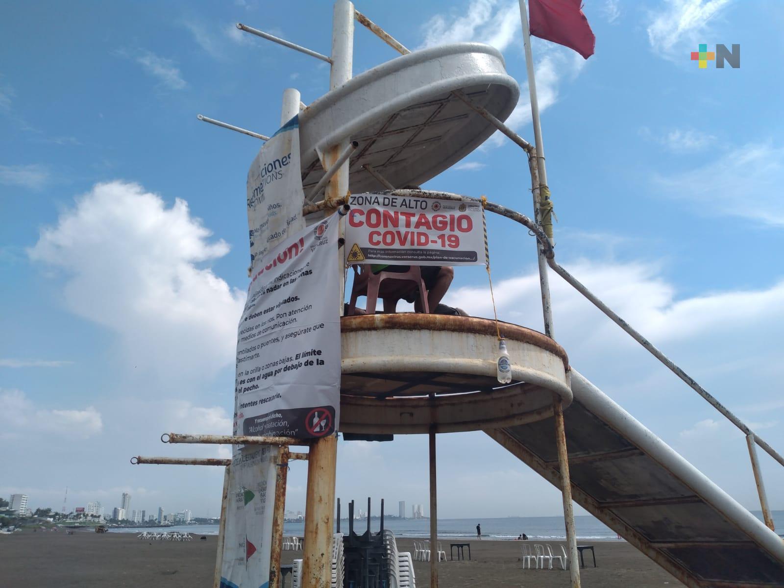 Vacacionistas sin acatar advertencias de playas de Boca del Río