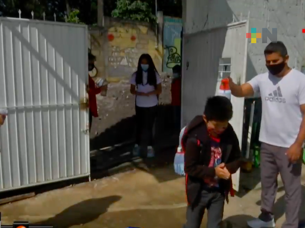 En primaria “Rafael Ramírez” de Xalapa, 25 estudiantes regresaron a las aulas