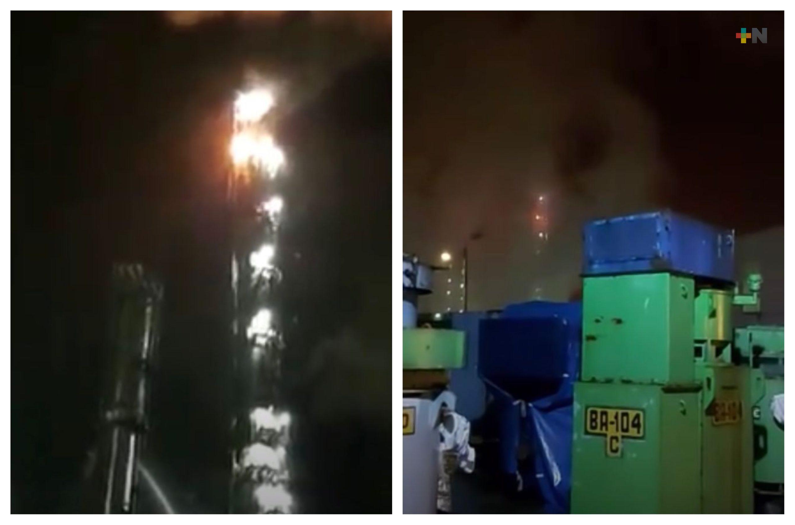 Rayo impacta torre en complejo petroquímico Cangrejera