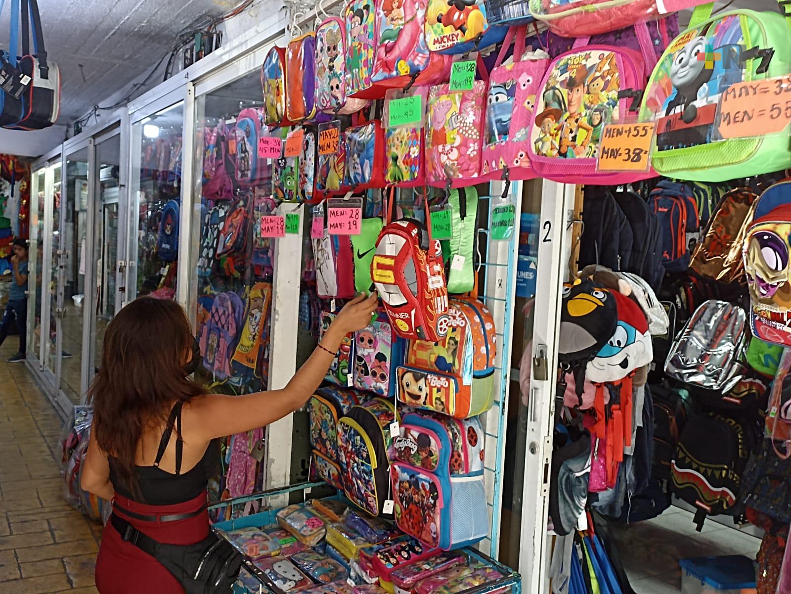 Sin repuntar venta de mochilas en mercados del municipio de Veracruz