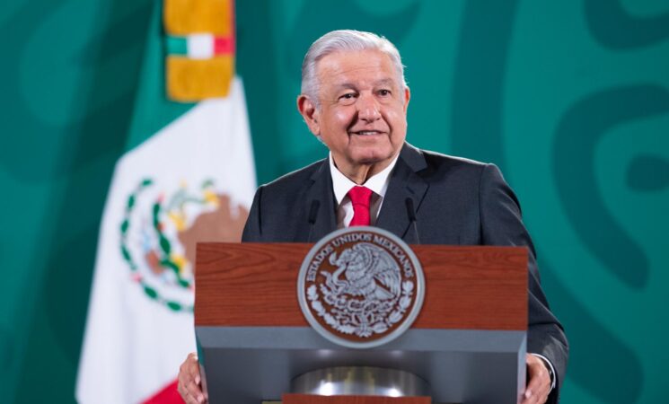 Presidente destaca avance de 70% en vacunación contra COVID-19 a población mayor de edad