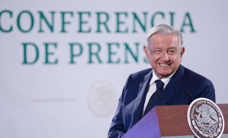 Anuncia AMLO vacunación a menores de edad con mayor riesgo frente al COVID-19