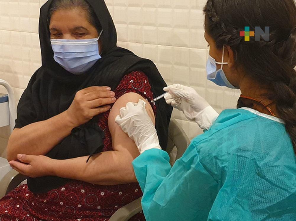 ACNUR pide más fondos para vacunar contra COVID-19 a refugiados
