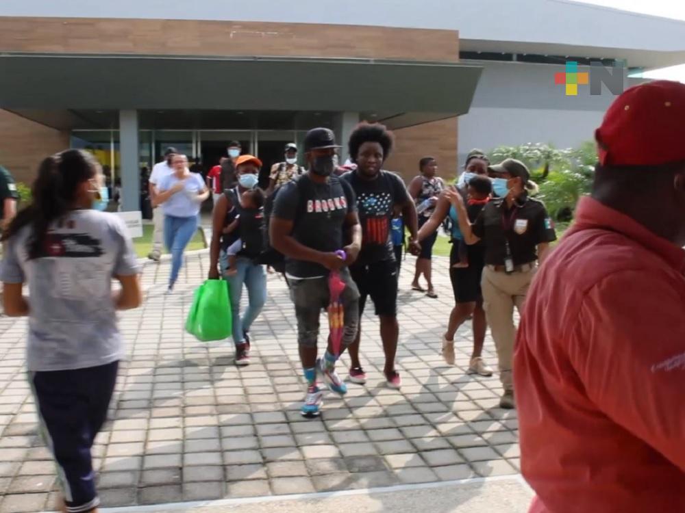 Por temor a malos tratos, migrantes no se acercan a recibir ayuda del gobierno estatal