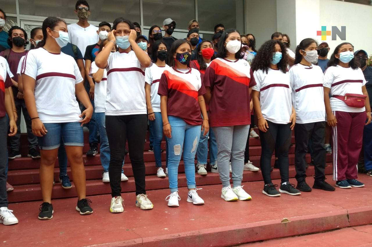 Abanderan a delegación de Coatza para Juegos Estatales Populares 2021