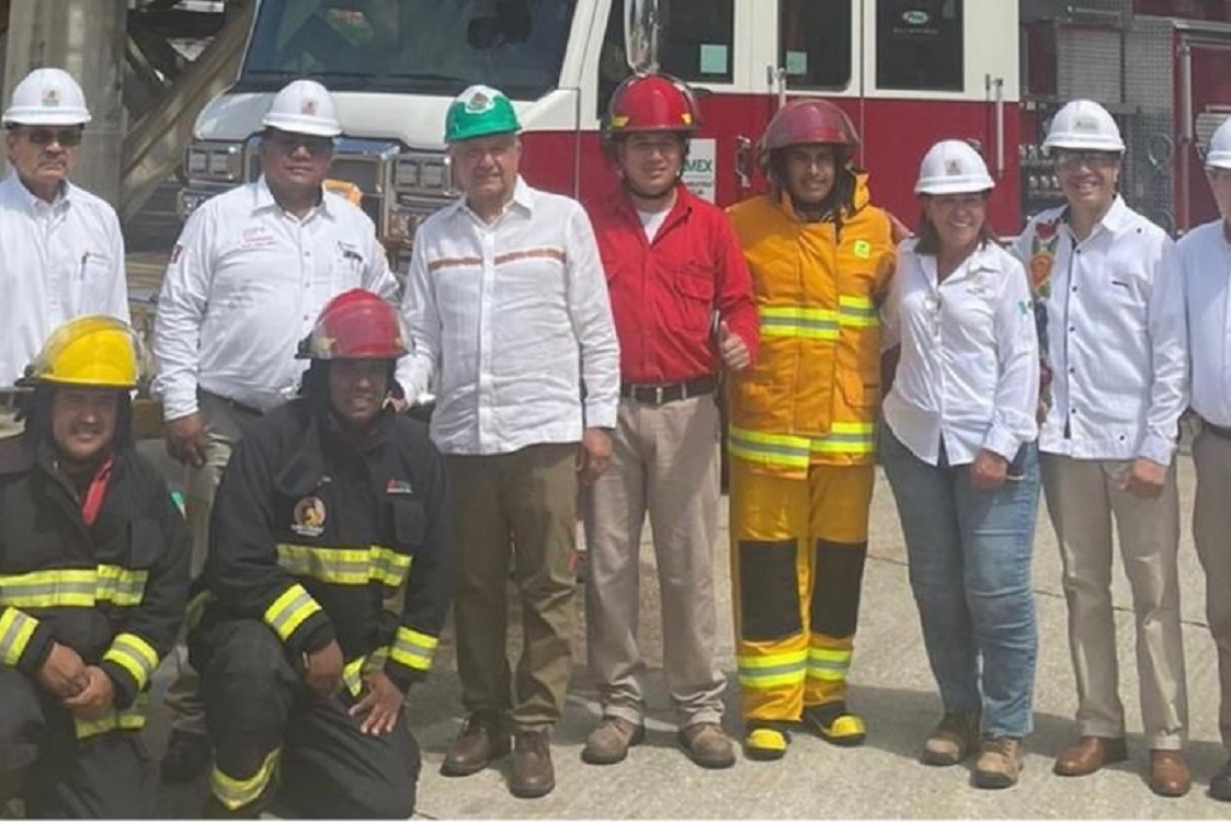 Cuitláhuac García y Rocío Nahle junto al Presidente recorren avances de rehabilitación de refinería Lázaro Cárdenas