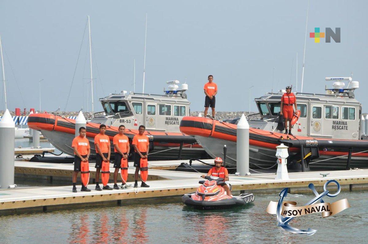 SEMAR rescató a tres personas en inmediaciones de la Isla de Sacrificios