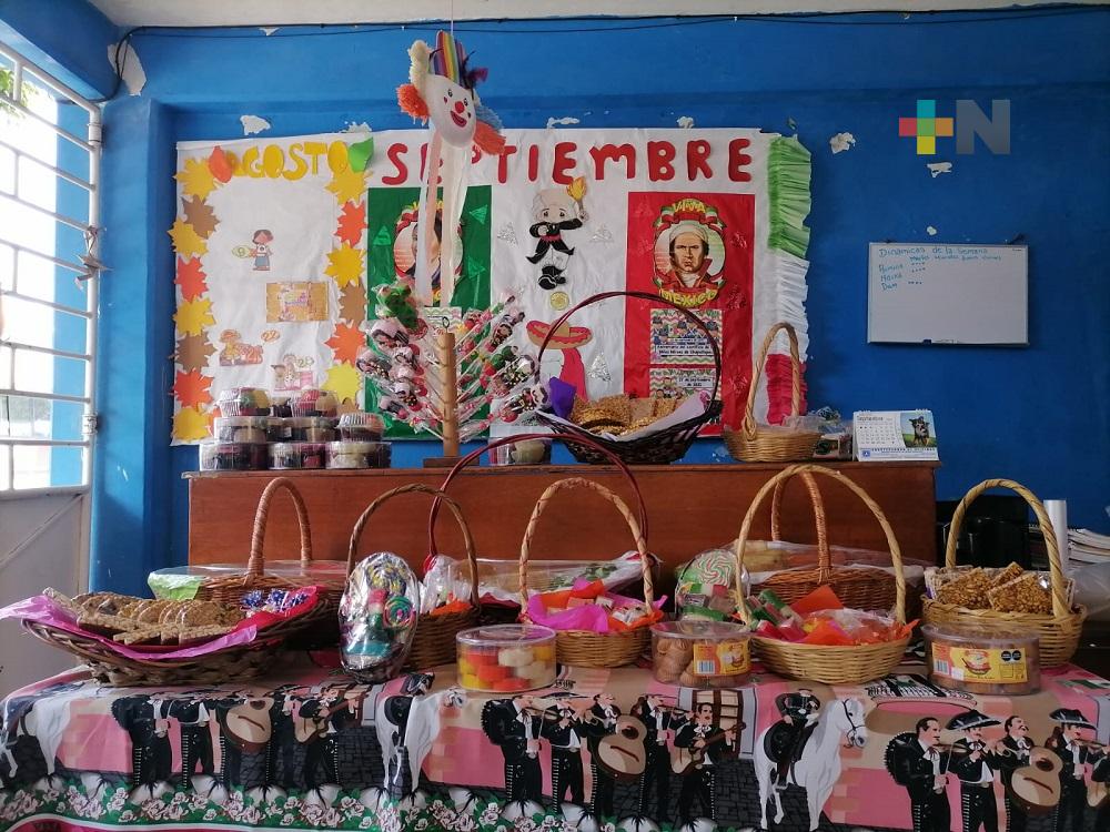 En Coatzacoalcos, Asociación Pasitos busca recaudar fondos con venta de dulces típicos