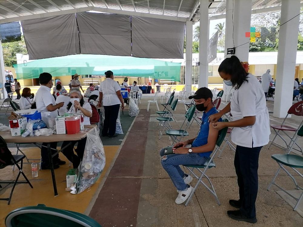 Sin incidentes transcurrió vacunación a personas de 18 a 29 años en Coatzacoalcos