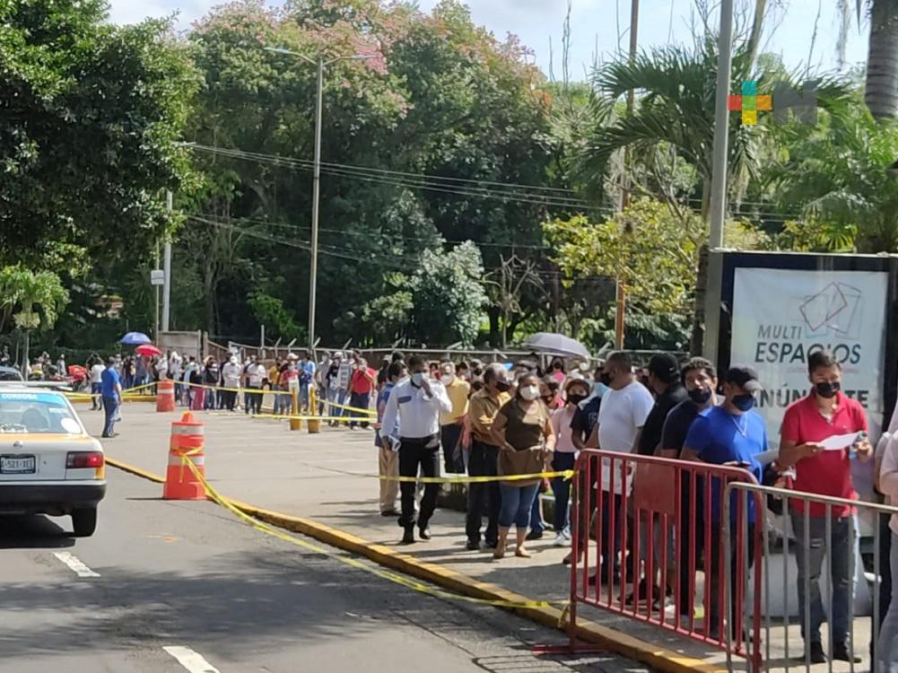 Gran participación de jóvenes para recibir vacuna anticovid en Córdoba