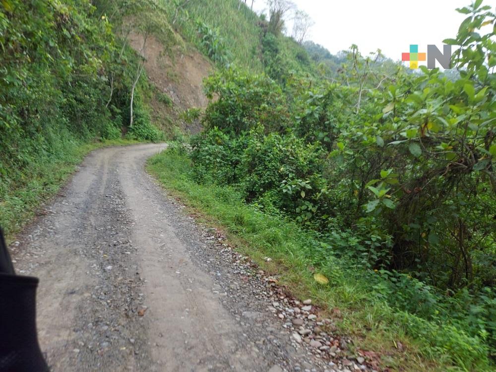 Ilamatlenses agradecen a gobernador Cuitláhuac inversión para pavimentar carretera