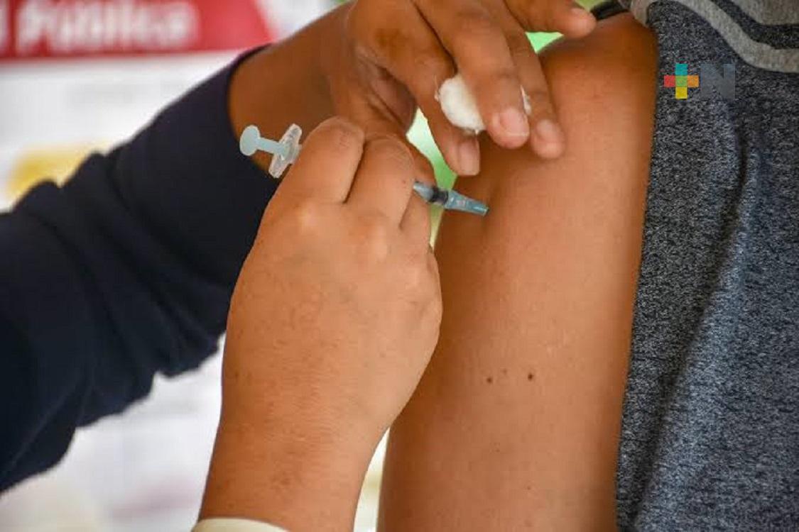 Todo un éxito vacunación para personas de 30 a 39 años en Tuxpan