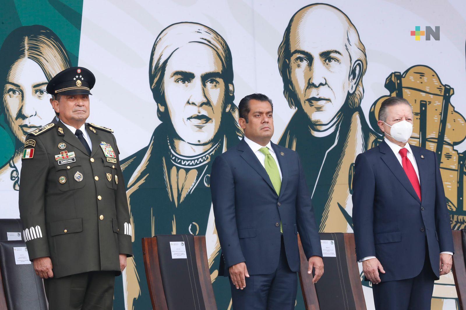 Sergio Gutiérrez presente en Ceremonia de el Grito y en el Desfile Militar
