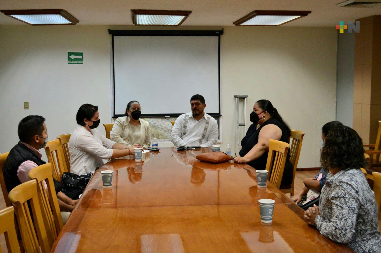 Titular de la SEV atendió peticiones de padres de familia xalapeños y papantecos