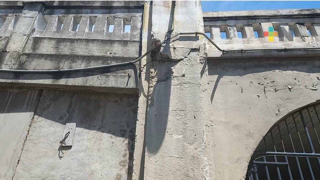 Restringen paso de vehículos pesados en puente Morelos de la ciudad de Veracruz