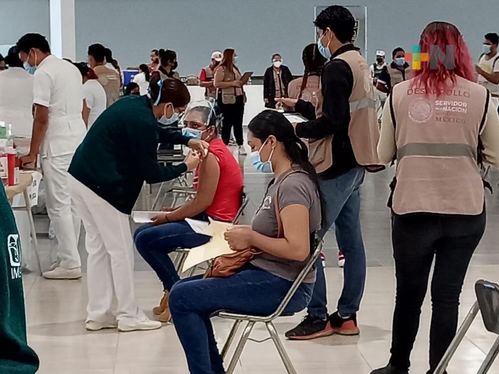 Se prevé aplicar 12 mil dosis de vacunas a jóvenes de 18 a 29 años en Minatitlán