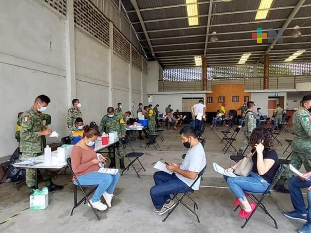 Sedena aplica vacuna CanSino a mayores de 18 años en Yanga y Tepatlaxco