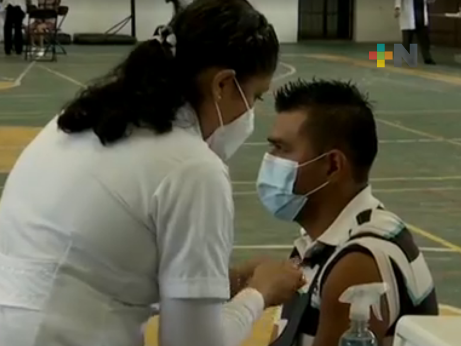Inicia vacunación anticovid de segunda dosis para personas de 30 a 39 años en Coatepec