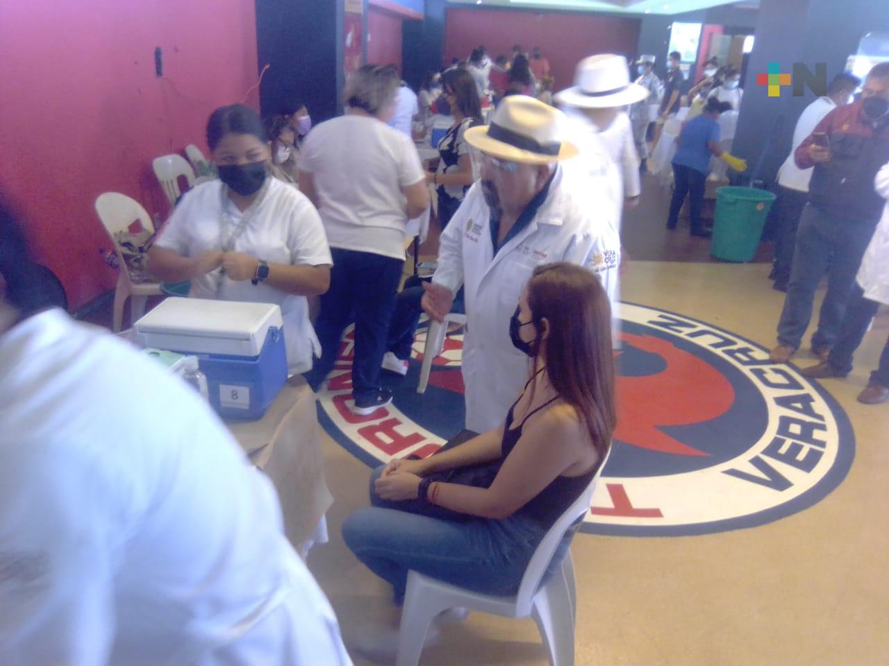 Supervisa Ramos Alor, vacunación a mayores de 18 años en Boca del Río