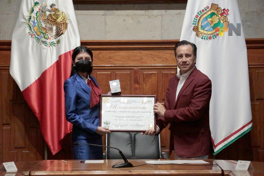 Formación académica debe ir de la mano con humanismo: Gobernador