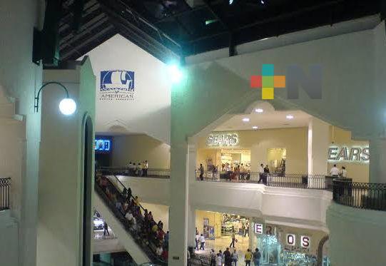 Corto circuito en Plaza Américas de Boca del Río, el incidente fue controlado por Bomberos conurbados