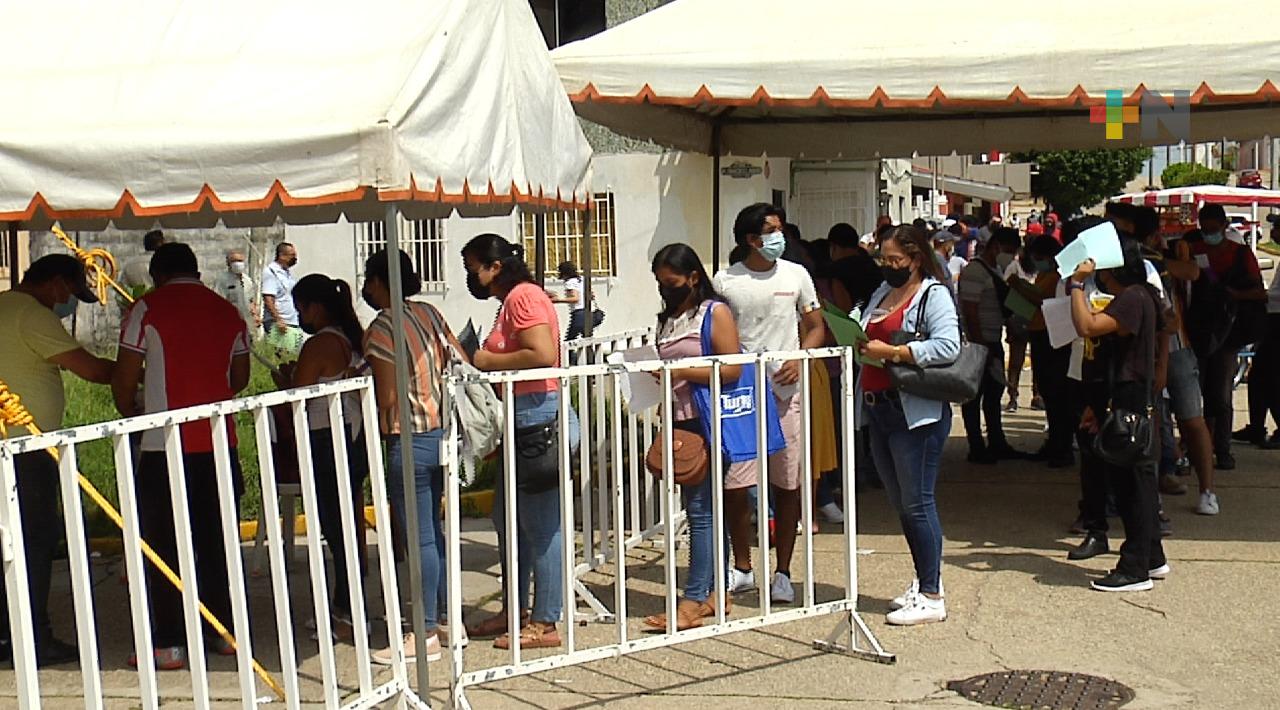 Gran afluencia de jóvenes a la vacunación anti-Covid-19 en Coatzacoalcos