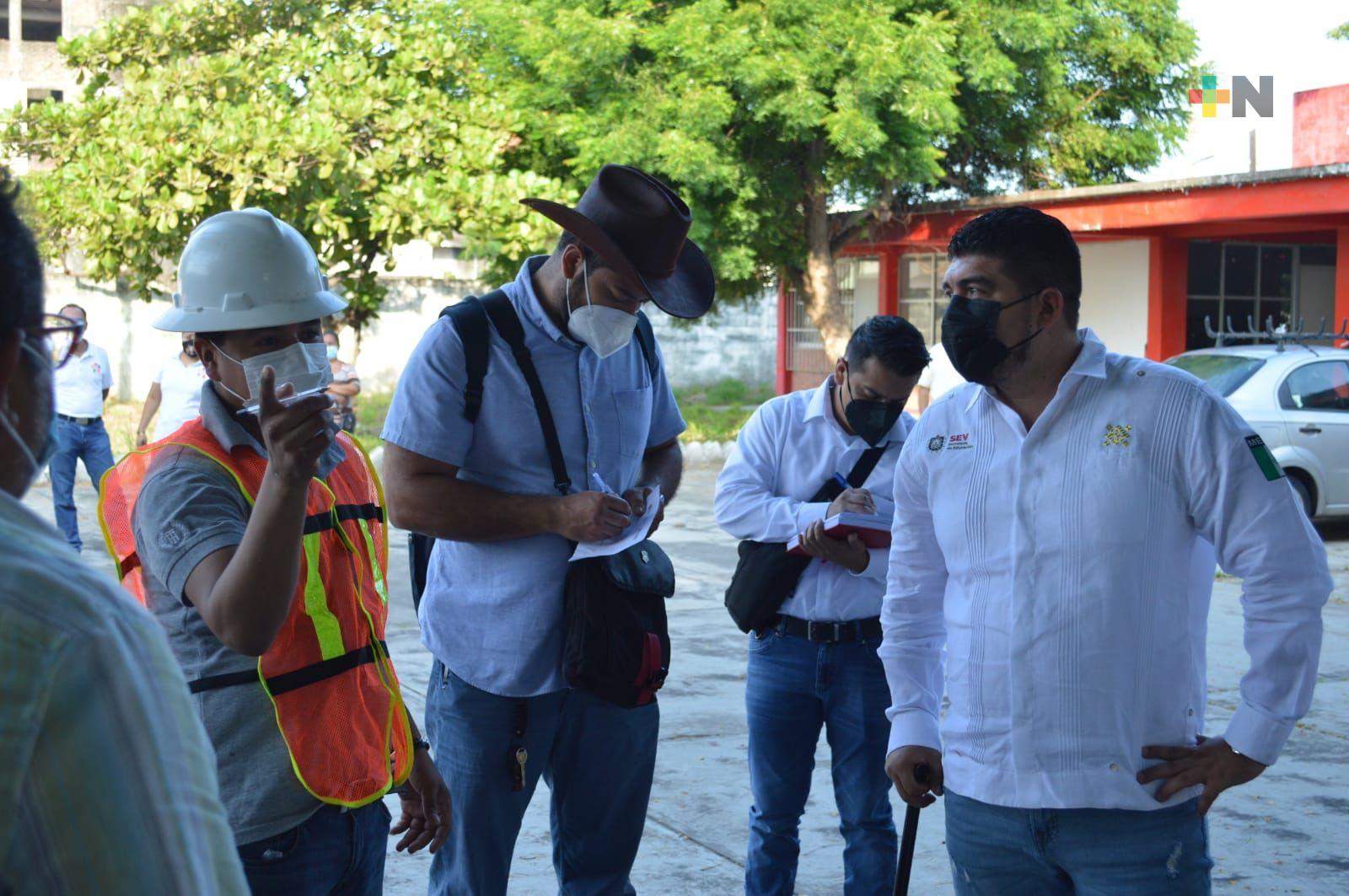 Supervisa Zenyazen Escobar rehabilitación de planteles educativos en el puerto de Veracruz