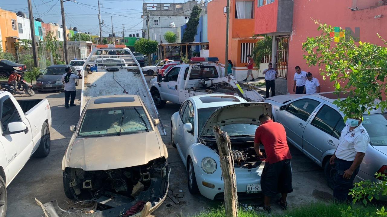 Mejoran imagen urbana de Tuxpan con retiro de autos-maceta