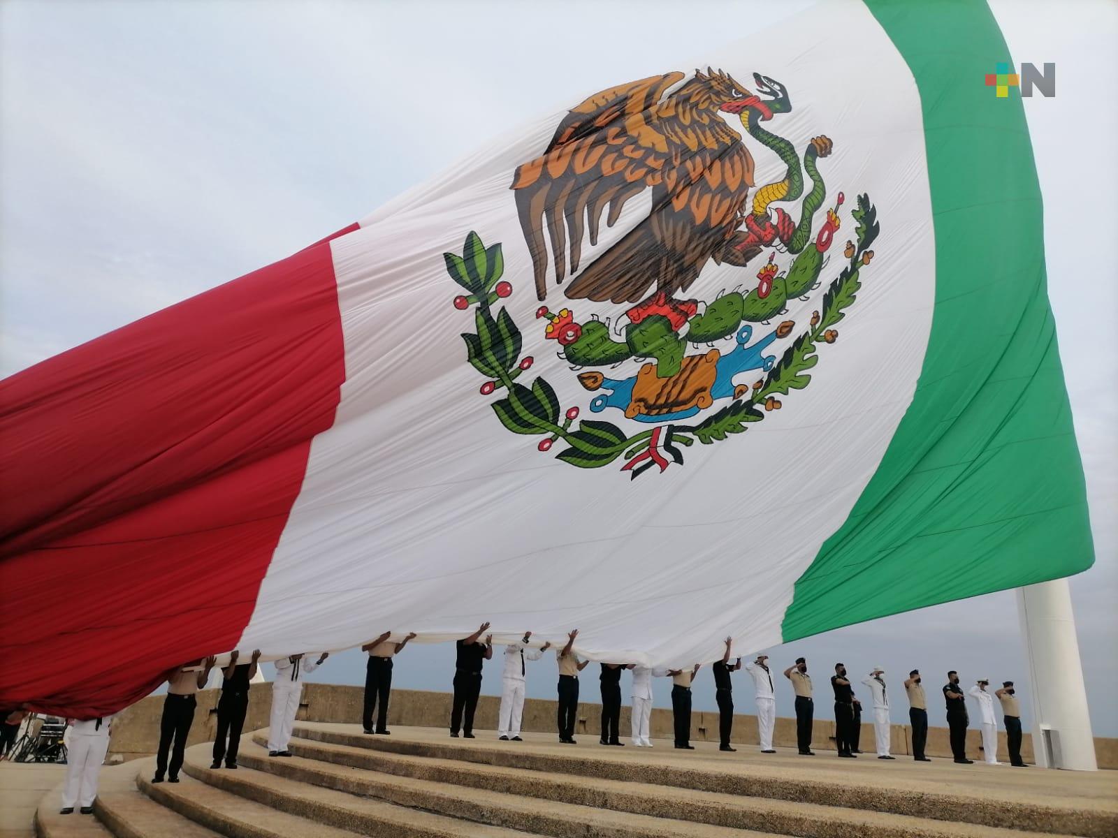 En Coatza, realizan Guardia de Honor en Plaza de la Bandera