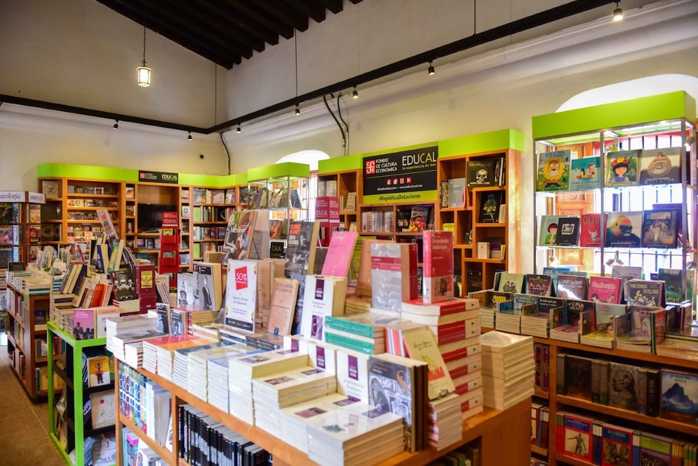 Más de 10 mil ejemplares del FCE en librería del Centro Recreativo Xalapeño