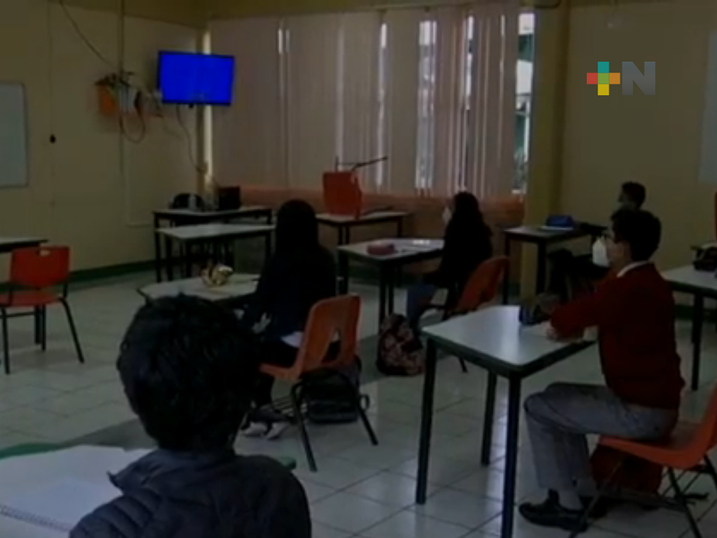Secundaria de Coatepec registró 175 estudiantes de forma presencial