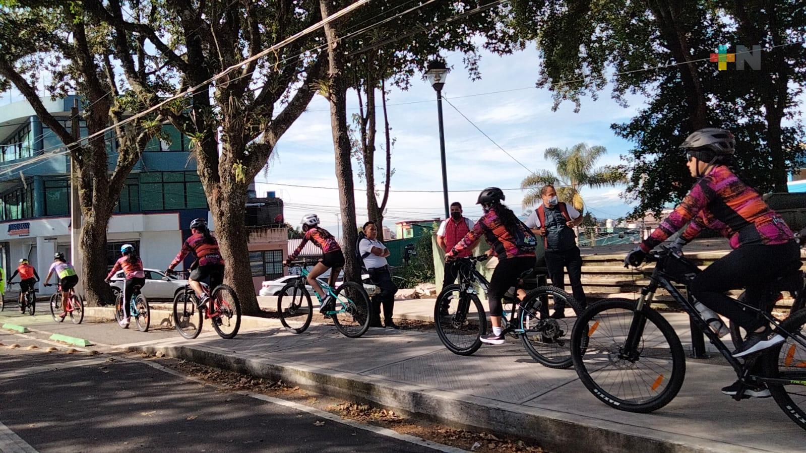 Vuelven a rodar colectivos de mujeres ciclistas en ciclovía de Xalapa, después de año y medio