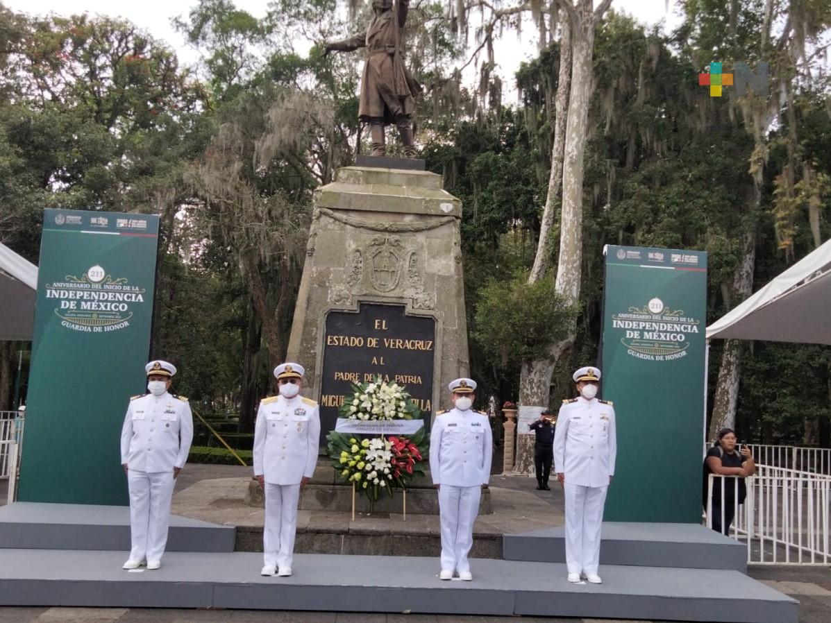 Secretaría de Marina monta guardia de honor ante la efigie de Miguel Hidalgo