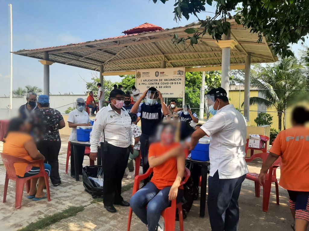 Aplican 8 mil 469 vacunas anticovid en Ceresos de Veracruz