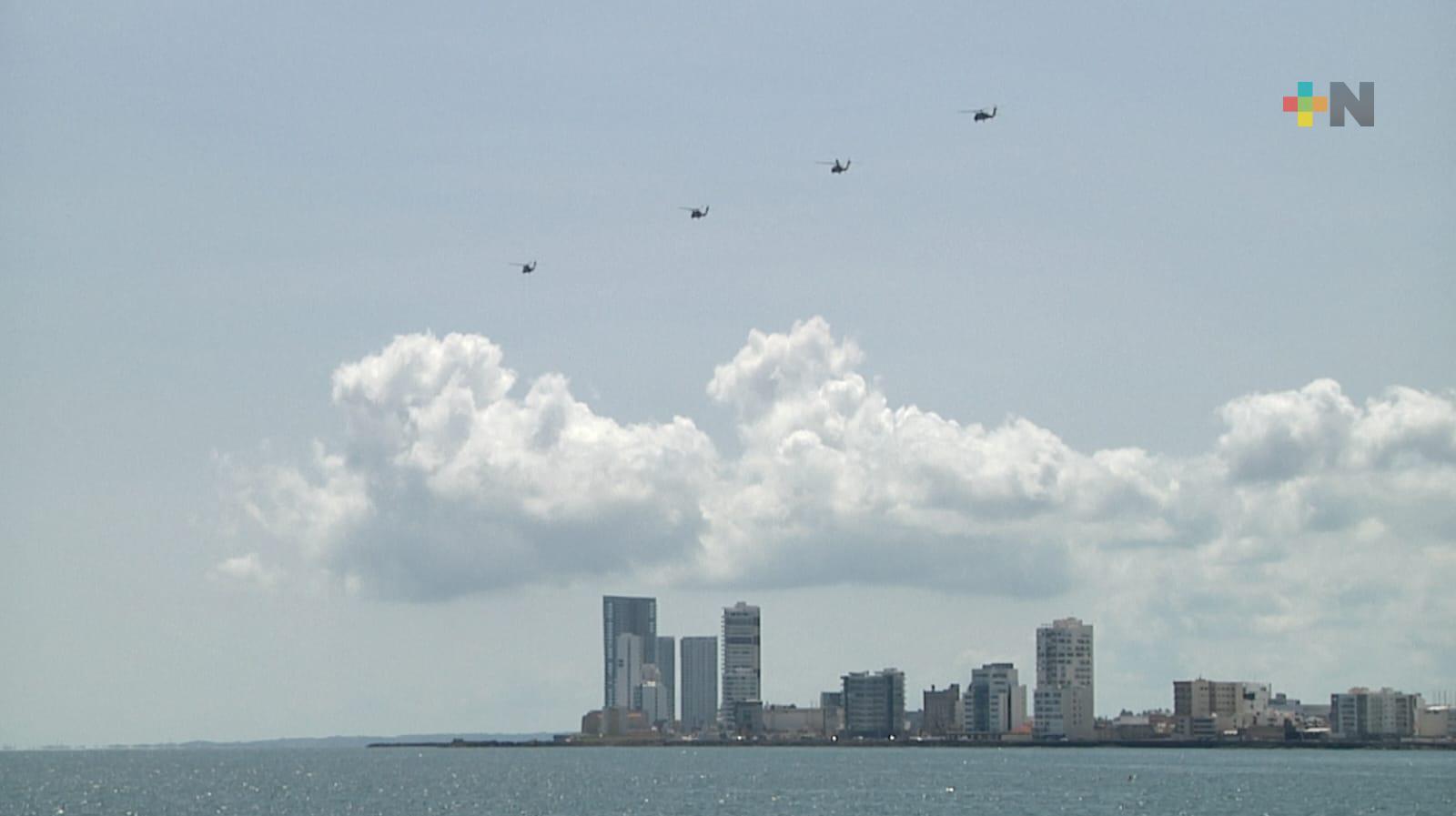 Aviones y helicópteros de Semar ensayan desfile aéreo en costa de Veracruz–Boca del Río