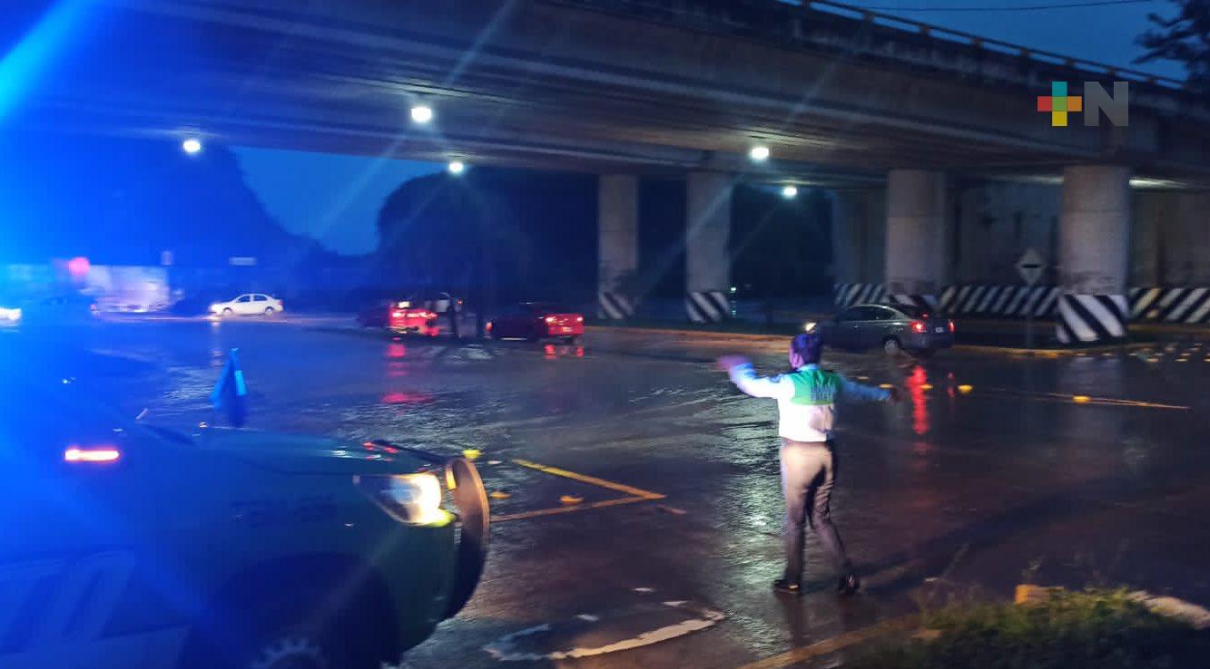 Reportan encharcamientos en distribuidor vial de la Central de Abastos