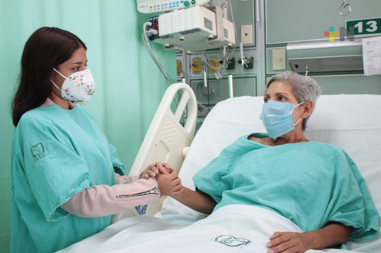 Realizan especialistas del IMSS trasplante hepático a mujer de 59 años