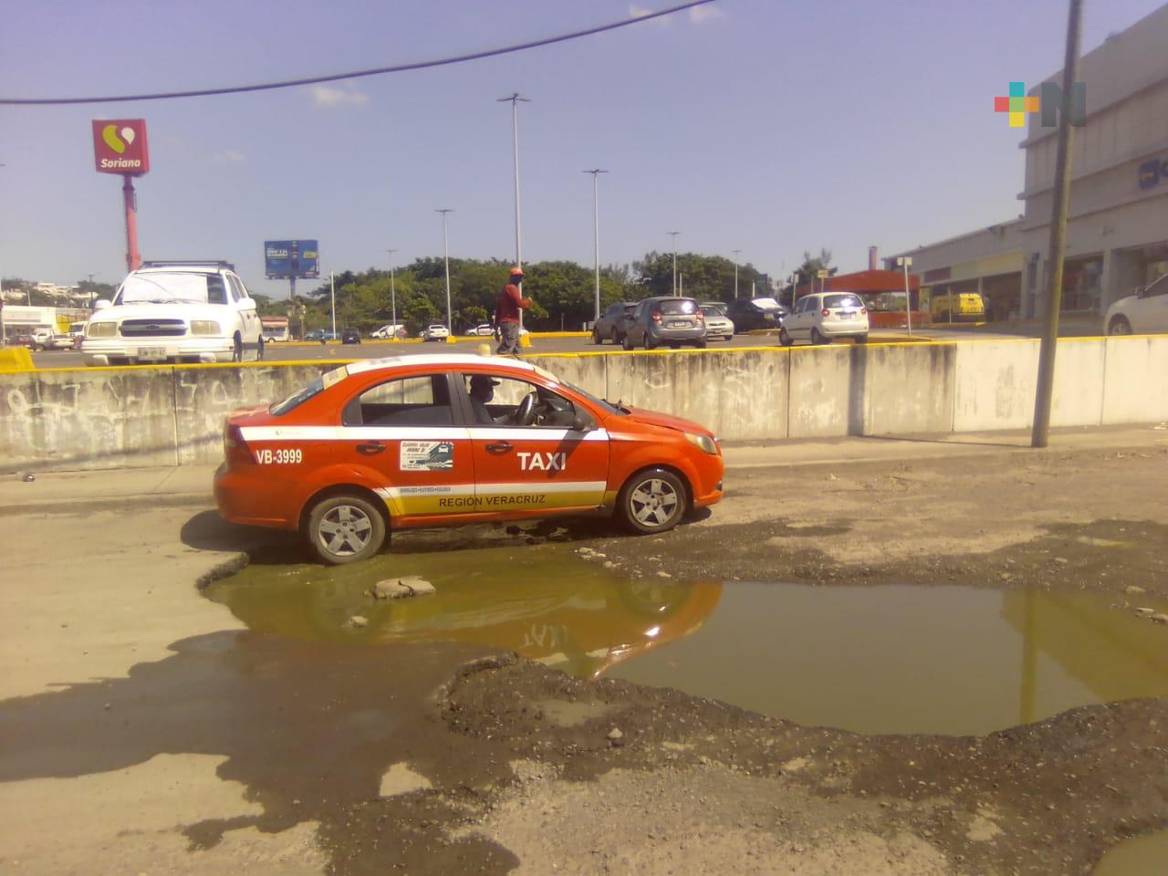 Un año sin atender hundimiento en calle del fraccionamiento Floresta de Veracruz