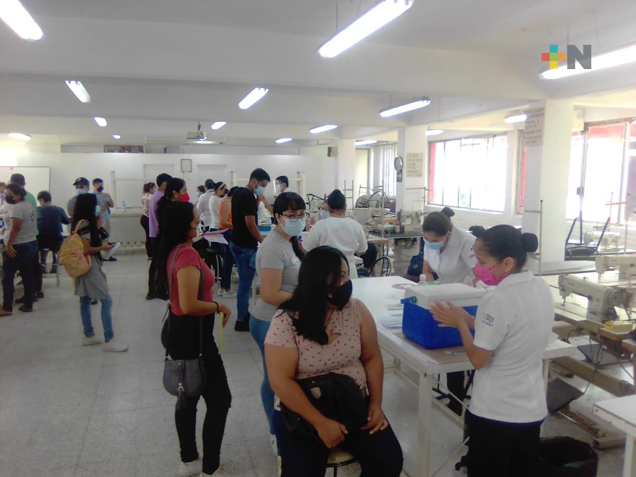 Jornada de vacunación rápida contra COVID-19, se registra en CECATI 42 de Veracruz