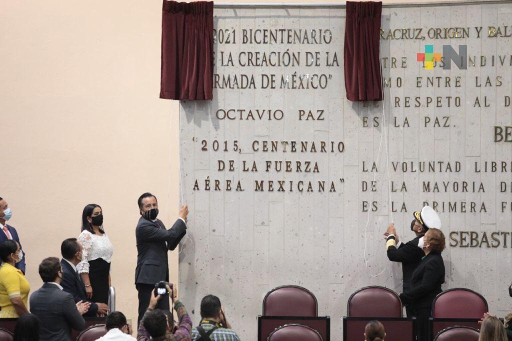 Develan en Congreso del Estado, letras de oro en bicentenario de la creación de la Armada de México