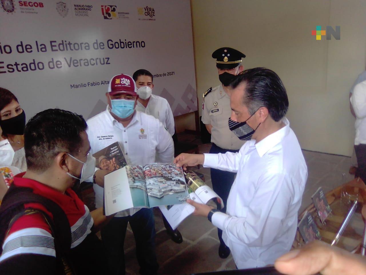 Con libro de fotografía «Rostros y Paisajes de Veracruz», conmemoran 133 Aniversario de la Editora de Gobierno