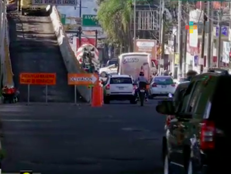Realizan trabajos en rampa de acceso a puente Bicentenario de Xalapa