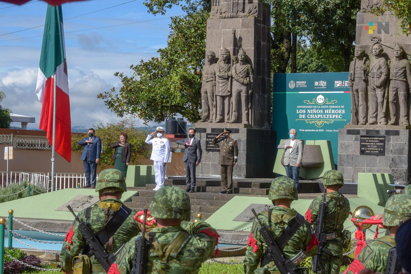 En Xalapa, rinden homenaje a Niños Héroes