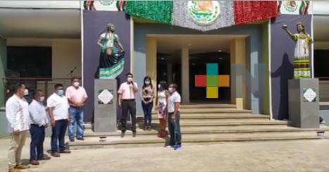 Develan letras y esculturas de identidad en Tezonapa