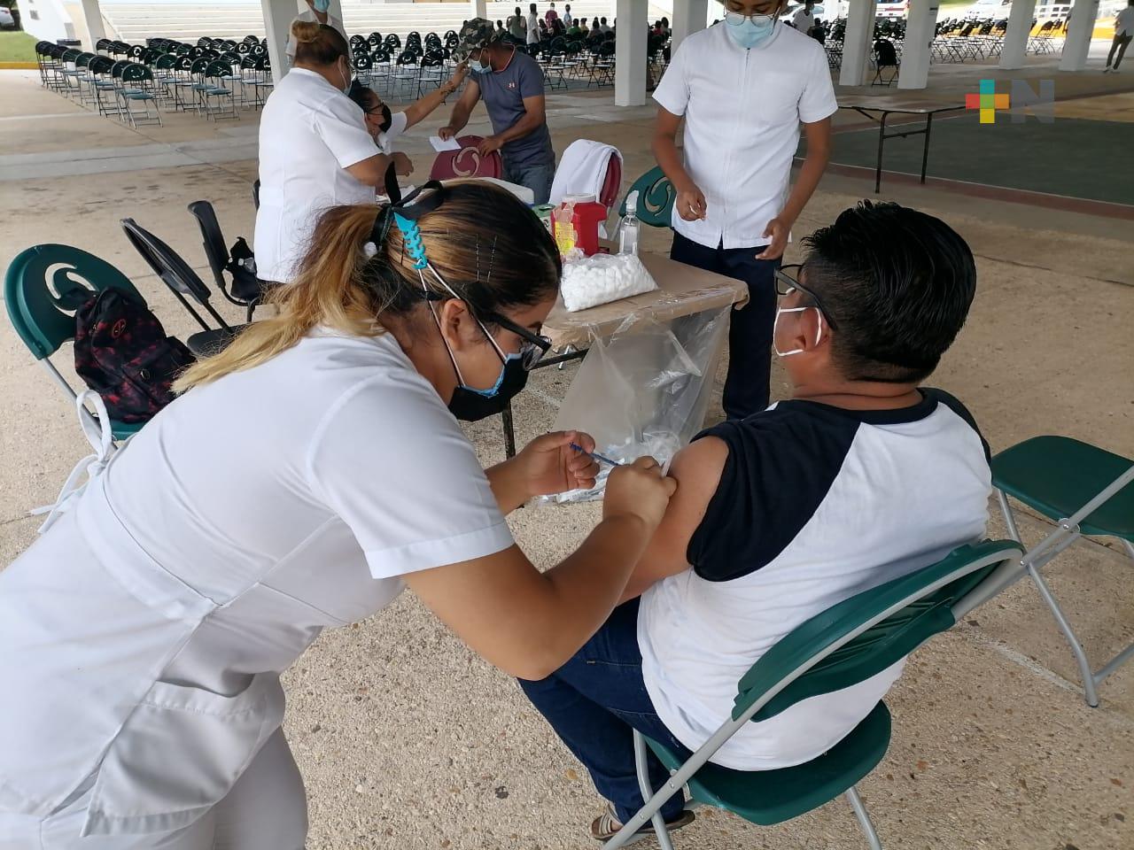 Este domingo, en Coatzacoalcos, inicia jornada de vacunación a jóvenes de 18 a 29 años