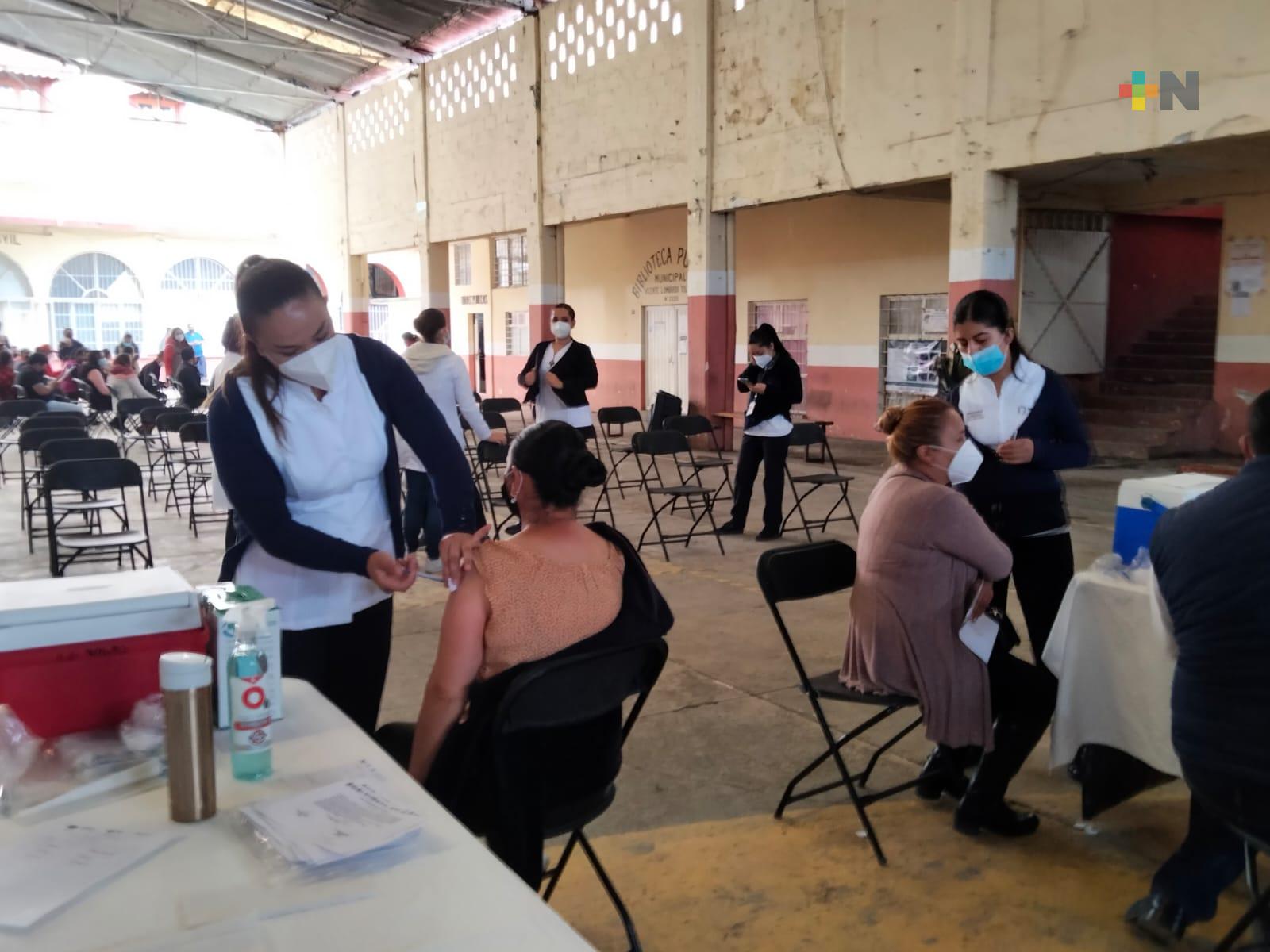 Aplican segundas dosis de AstraZeneca en Las Vigas a personas de más de 40 años