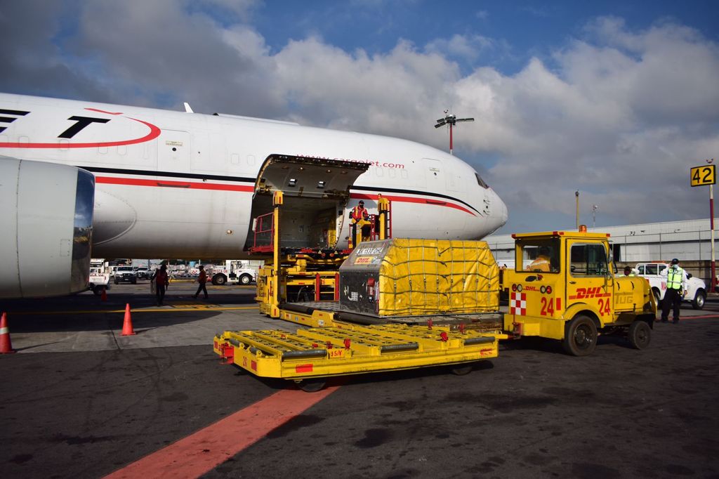 Llegaron a México más de medio millón de vacunas Pfizer