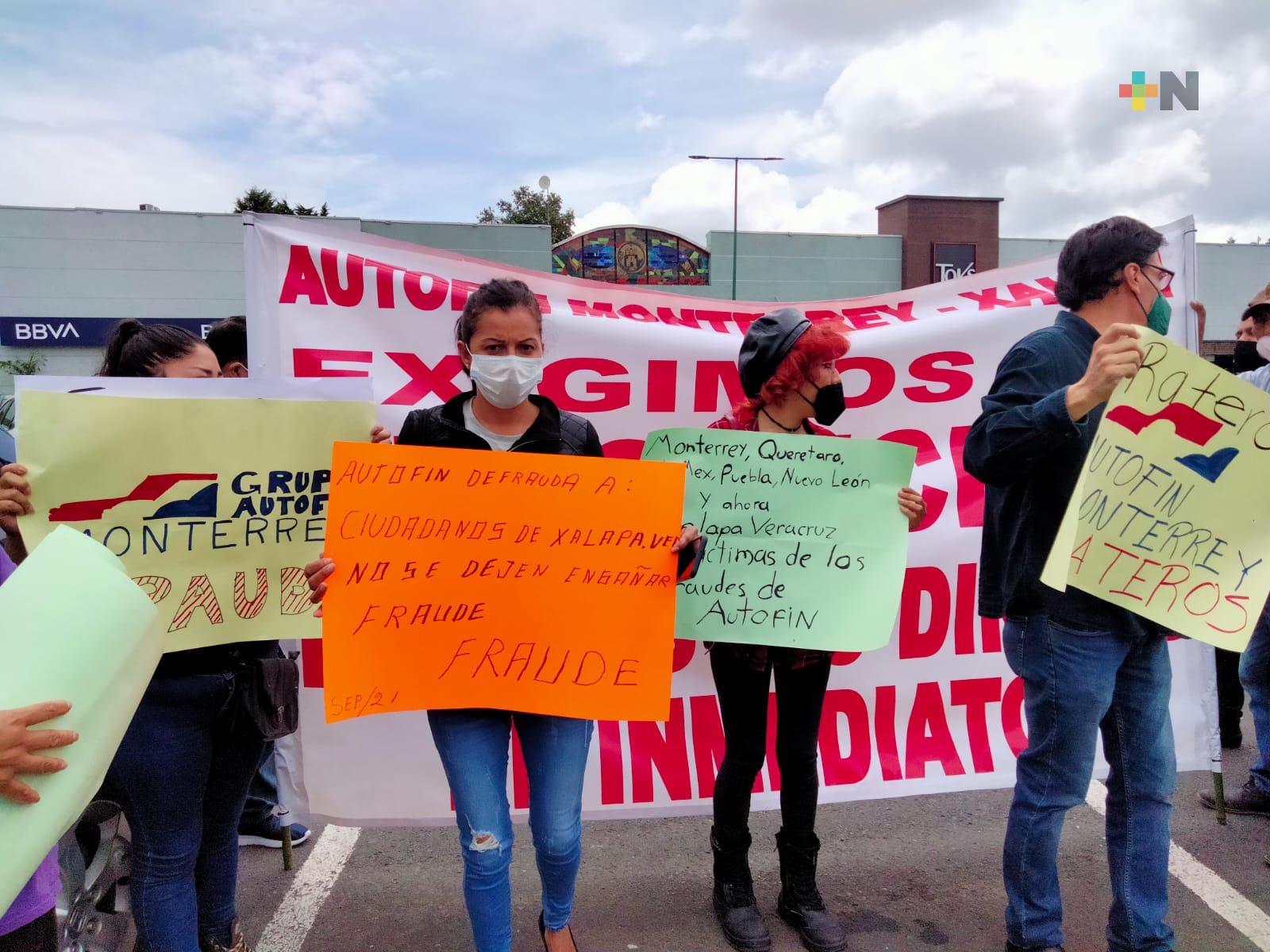 Denuncian ser víctimas de fraude por parte de Autofin Monterrey en Xalapa
