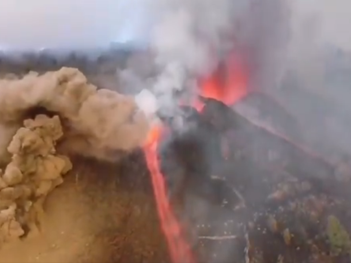 Continúa erupción del volcán de la Palma en Islas Canarias